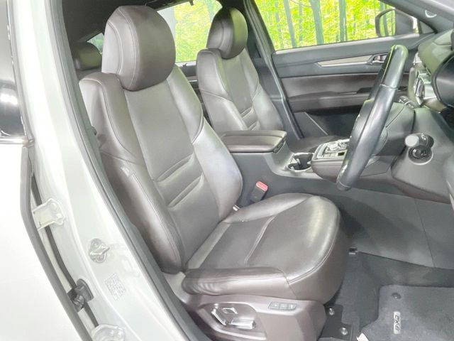 【本革シート】上質な本革を使用し、高級感あふれる本革シート。常に体に触れる部分だから、座り心地の良さにはこだわりたいですね♪汚れの付着や劣化を抑制する内装コーティング施工もおススメですよ♪