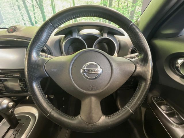 �C���e���A�ɍ��킹���f�U�C���̃X�e�A�����O�́A�^�]�������̂��Ƃ��l���A�^�]���₷���`��A�傫���ł��B�����x�A���ۂɐG���Ă��m���߂��������B