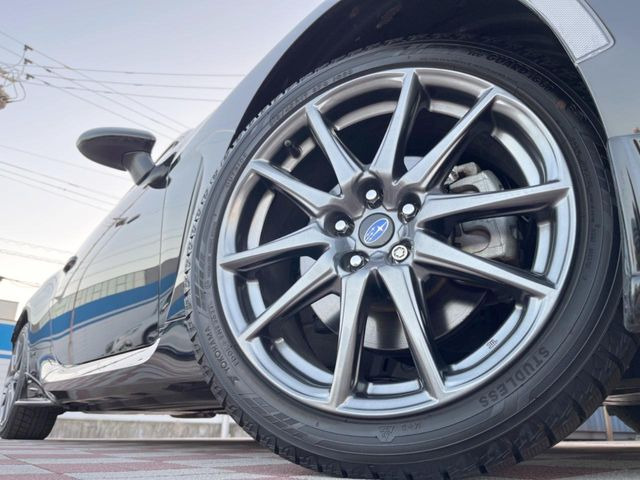 【純正17インチアルミホイール】外観にマッチした純正アルミホイールを装着しております。各種社外アルミホイールや、スタッドレスタイヤも取扱いしております。是非ご相談ください♪