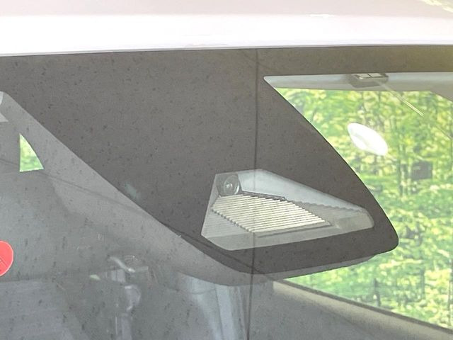 �y�z���_�Z���V���O�z���s���ɑO���̎ԗ�����F�����A�Փ˂������Ȏ��͌x��ƃu���[�L�ŏՓˉ���Ɣ�Q�y�����A�V�X�g�B�����S�Ƀh���C�u�����y���݂��������܂��B