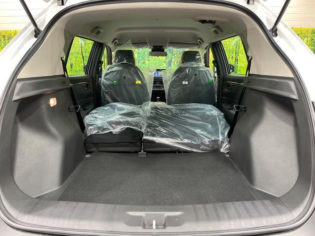 ���i�̂���������ʋ΁A���}���ɏ\���ȉ׎��X�y�[�X���m�ۂ��Ă���܂��B�Z�J���h�V�[�g��|���ƁA�傫�ȉו��̐ύڂ��\�ł���