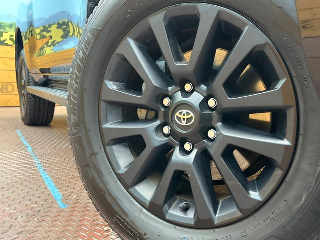 �y����18�C���`�A���~�z�C�[���z�O�ςɃ}�b�`���������A���~�z�C�[���𑕒����Ă���܂��B�e��ЊO�A���~�z�C�[����A�X�^�b�h���X�^�C�����戵�����Ă���܂��B���񂲑��k����������