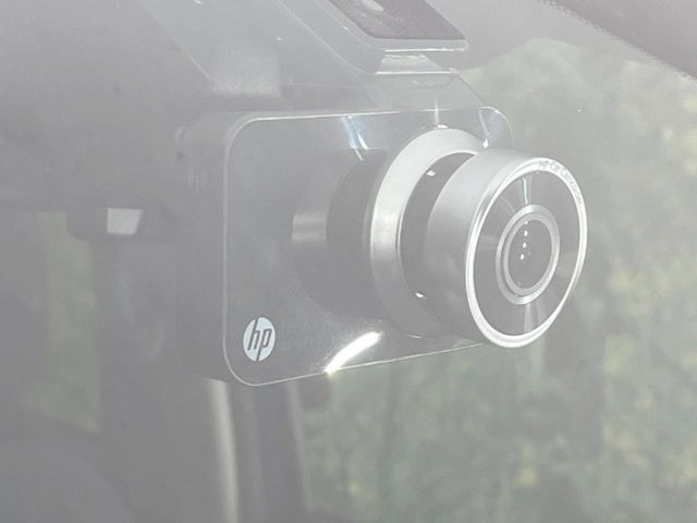 【ドライブレコーダー】安心・安全なカーライフに必須のドライブレコーダーを装備!走行中はもちろん、あおり運転や事故に遭遇した際の状況も映像で記録し、万一のリスクに備えます。