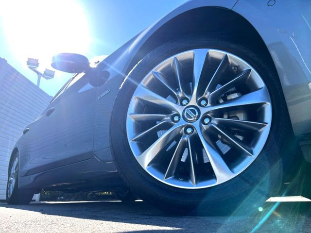 �y����18�C���`�A���~�z�C�[���z�O�ςɃ}�b�`���������A���~�z�C�[���𑕒����Ă���܂��B�e��ЊO�A���~�z�C�[����A�X�^�b�h���X�^�C�����戵�����Ă���܂��B���񂲑��k����������