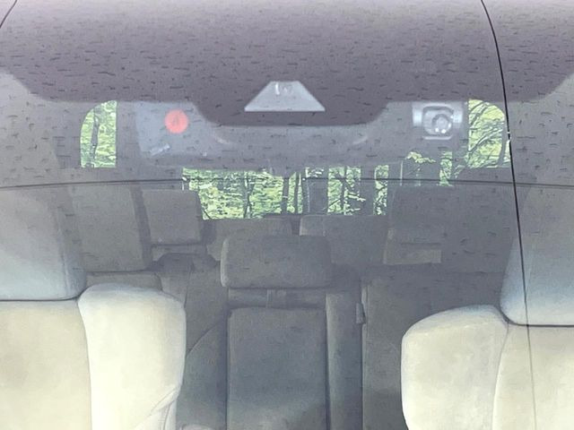 【トヨタセーフティセンス】走行中に前方の車両等を認識し、衝突しそうな時は警報とブレーキで衝突回避と被害軽減をアシスト。より安全にドライブをお楽しみいただけます。