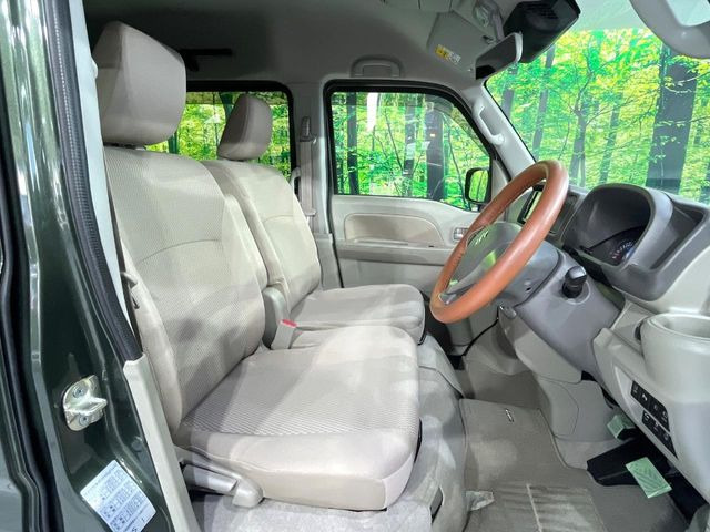 運転席シート廻りは使用感も少なく、良好な状態となっています。丁寧に使われていたことがよくわかりますね。