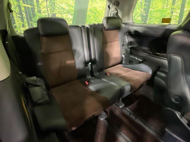 3列目シートはもちろん状態良好☆大人でもゆったりと座って頂けますので、大人数でのお出かけもラクラクです♪ご家族で、気の知れた仲間で、ドライブに行くのが楽しみですね♪