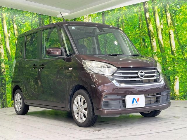 高透明度のガラス皮膜で撥水はもちろん、上質なツヤ・光沢を実現。紫外線や酸性雨から大切な愛車を保護し、色あせ・劣化を防止。「弾スプラッシュコート」、「弾プリミッサコート」からお選びいただけます。