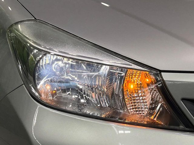 【HIDヘッドライト】非常に明るく前方を照らしてくれるので、悪天候や夜間の走行時も視界良好で安心してお乗りいただけます。