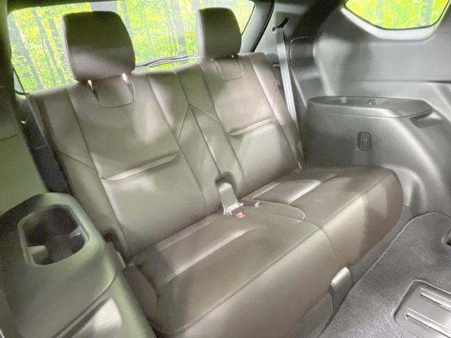 3列目シートはもちろん状態良好☆大人でもゆったりと座って頂けますので、大人数でのお出かけもラクラクです♪ご家族で、気の知れた仲間で、ドライブに行くのが楽しみですね♪