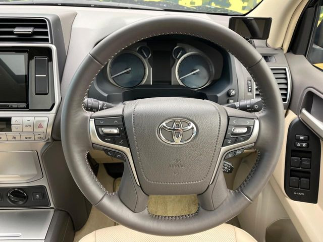 �y�����v�����X�e�A�����O�z�㎿�Ȋv���g�p���邱�ƂŁA��ɂ����������݂ƂĂ��^�]���₷���n���h���ł���