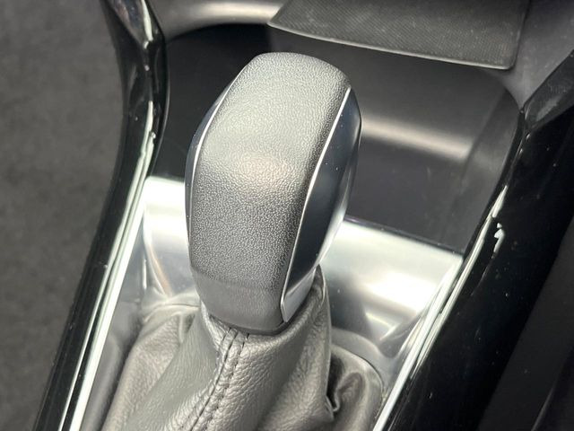 ●MTモード付きAT:通常は自動でおこなわれる変速(ギアチェンジ)をドライバーの操作によって意図的に変えられるシステムです。より一層普段のドライブをお楽しみいただけます!