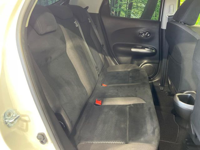 後部座席も気になるようなキズ・汚れやへたり等、大きなダメージはなく、良好な状態です。