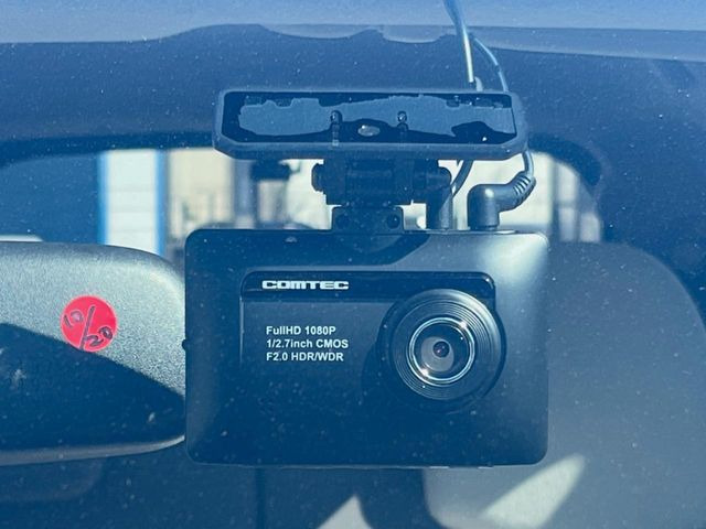 【ドライブレコーダー】安心・安全なカーライフに必須のドライブレコーダーを装備!走行中はもちろん、あおり運転や事故に遭遇した際の状況も映像で記録し、万一のリスクに備えます。