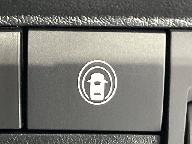 【インテリジェントエマージェンシーブレーキ】フロントカメラで前方の車両や歩行者を検知。衝突しそうな時は衝突被害軽減ブレーキが作動、衝突回避をサポート。より安全にドライブをお楽しみいただけます。