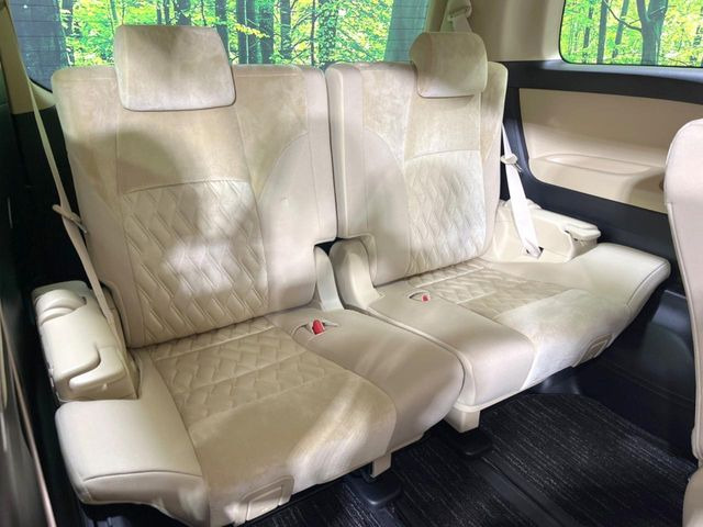 3列目シートはもちろん状態良好☆大人でもゆったりと座って頂けますので、大人数でのお出かけもラクラクです♪ご家族で、気の知れた仲間で、ドライブに行くのが楽しみですね♪