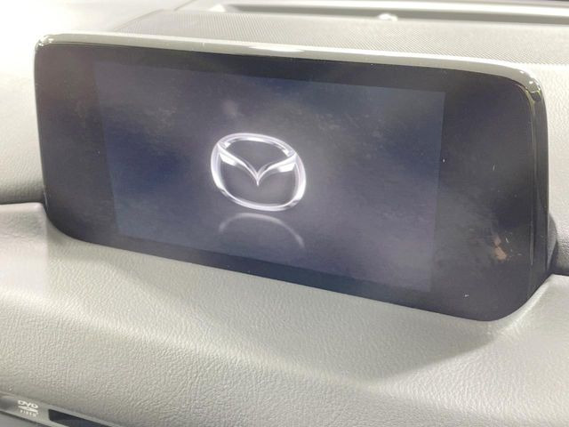 【マツダコネクトナビ】車内の雰囲気にマッチした一体型タイプのナビ。各種車輌設定やBluetooth再生等、様々な機能が楽しめます。直感的なダイヤル操作が可能で、使い勝手も良好です。