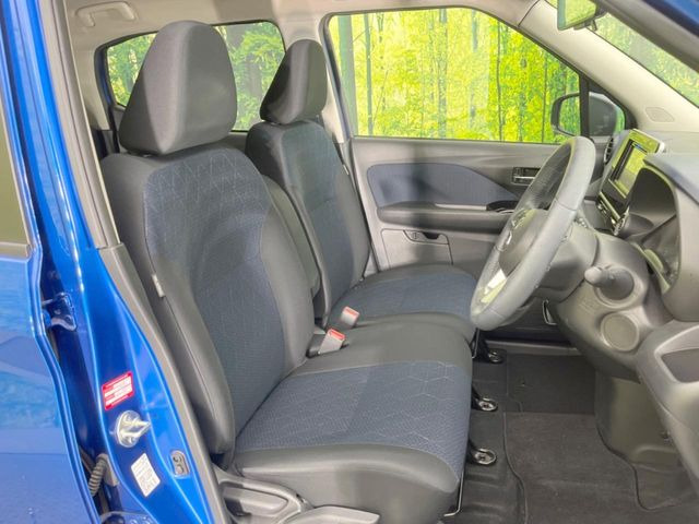 運転席シート廻りは使用感も少なく、良好な状態となっています。前オーナー様が丁寧に使っていたことがよくわかりますね。