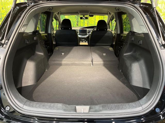 ���i�̂���������ʋ΁A���}���ɏ\���ȉ׎��X�y�[�X���m�ۂ��Ă���܂��B�Z�J���h�V�[�g��|���ƁA�傫�ȉו��̐ύڂ��\�ł���