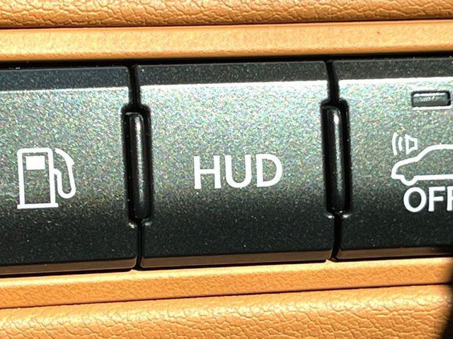 �y�J���[�w�b�h�A�b�v�f�B�X�v���C�z���݂̑��x�⑖�s�����f�W�^���\���ŉ^�]�ȑO���̃K���X�ɓ��e!�J���[�t���Ŏ��F���������A�^�]���ڐ������炳���K�v�ȏ����m�F�ł���̂łƂ��Ă��֗��ň��S!