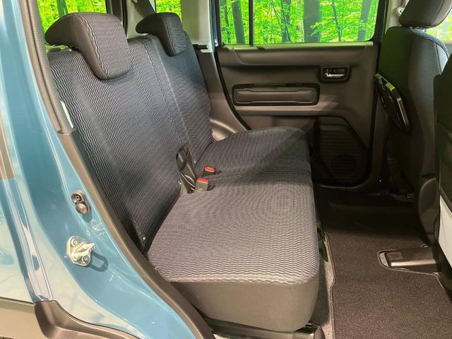 後部座席も気になるようなキズ・汚れやへたり等、大きなダメージはなく、良好な状態です。