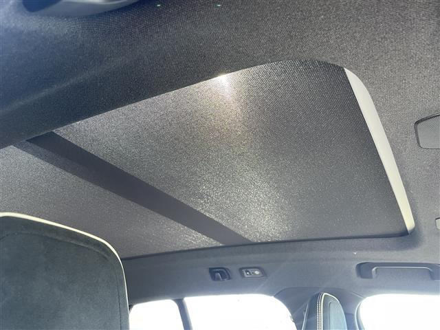 XC40B4 AWD Rデザイン 4WD