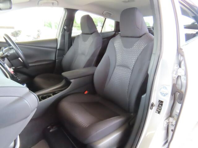 フロントシートも状態良好ですよ。大きな汚れもなく、安心です。座り心地もいいですよ。