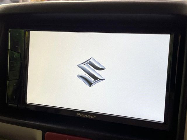 【ディスプレイオーディオ】お持ちのスマホやMP3プレイヤーとの無線接続で音楽再生が可能!コードで繋ぐわずらわしさも無く、手軽にお気に入りの音楽を楽しめます。