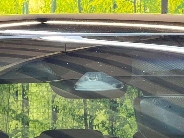 �y�z���_�Z���V���O�z���s���ɑO���̎ԗ�����F�����A�Փ˂������Ȏ��͌x��ƃu���[�L�ŏՓˉ���Ɣ�Q�y�����A�V�X�g�B�����S�Ƀh���C�u�����y���݂��������܂��B