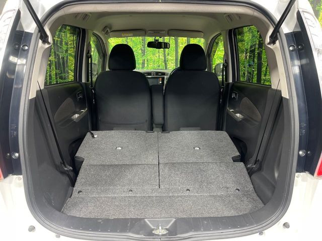 ���i�̂���������ʋ΁A���}���ɏ\���ȉ׎��X�y�[�X���m�ۂ��Ă���܂��B�Z�J���h�V�[�g��|���ƁA�傫�ȉו��̐ύڂ��\�ł���