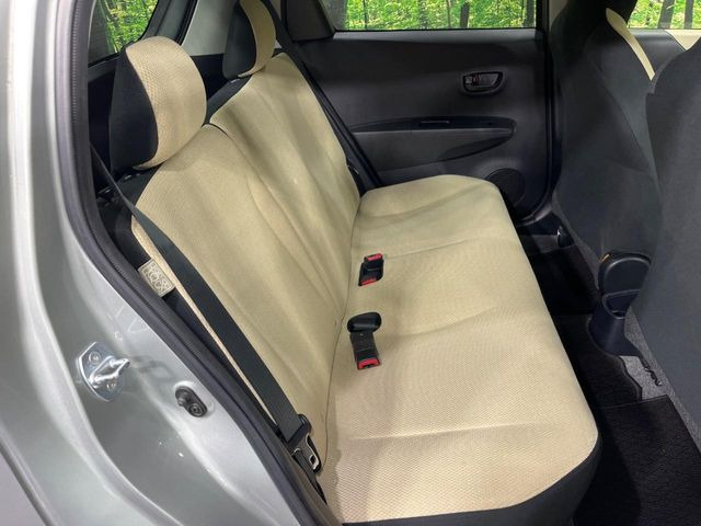 後部座席も気になるようなキズ・汚れやへたり等、大きなダメージはなく、良好な状態です。