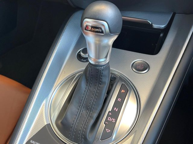 ●MTモード付きAT:通常は自動でおこなわれる変速(ギアチェンジ)をドライバーの操作によって意図的に変えられるシステムです。より一層普段のドライブをお楽しみいただけます!
