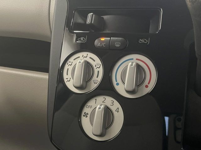 寒い冬も暑い夏も全席に快適な空調を届けてくれる、ダイヤル式エアコンを装備♪