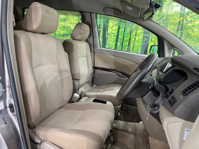 運転席シート廻りは使用感も少なく、良好な状態となっています。丁寧に使われていたことがよくわかりますね。