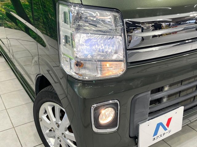 【HIDヘッドライト】非常に明るく前方を照らしてくれるので、悪天候や夜間の走行時も視界良好で安心してお乗りいただけます。