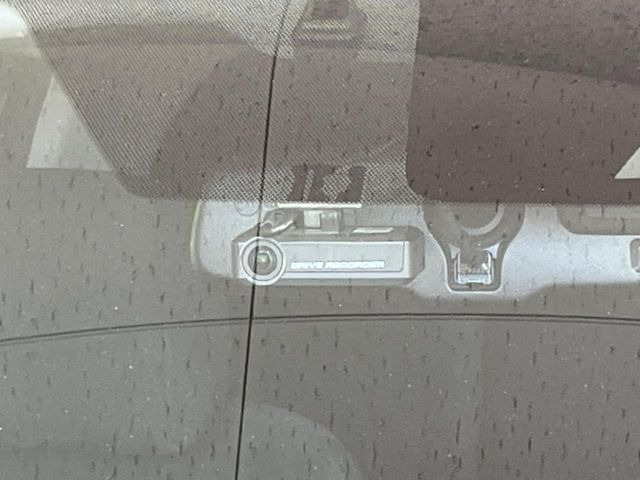 【ドライブレコーダー】安心・安全なカーライフに必須のドライブレコーダーを装備!走行中はもちろん、あおり運転や事故に遭遇した際の状況も映像で記録し、万一のリスクに備えます。