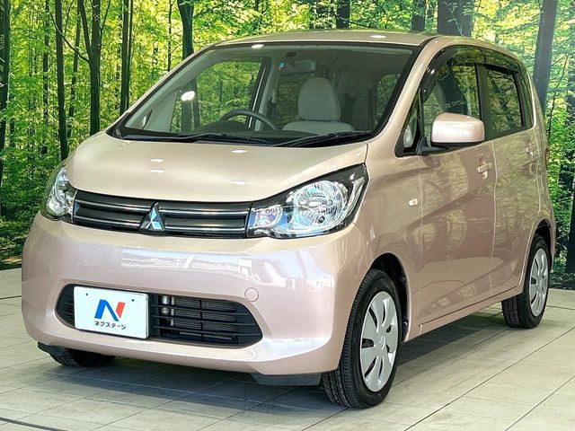 高透明度のガラス皮膜で撥水はもちろん、上質なツヤ・光沢を実現。紫外線や酸性雨から大切な愛車を保護し、色あせ・劣化を防止。「弾スプラッシュコート」、「弾プリミッサコート」からお選びいただけます。