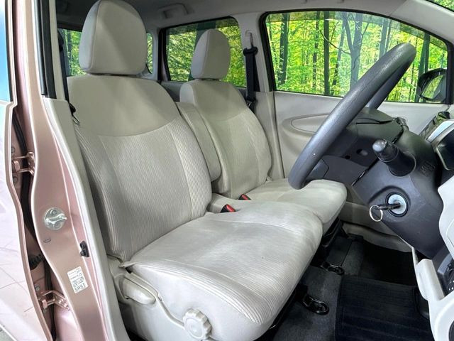 運転席シート廻りは使用感も少なく、良好な状態となっています。丁寧に使われていたことがよくわかりますね。