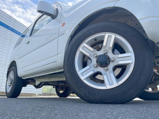 【純正16インチアルミホイール】外観にマッチした純正アルミホイールを装着しております。各種社外アルミホイールや、スタッドレスタイヤも取扱いしております。是非ご相談ください♪