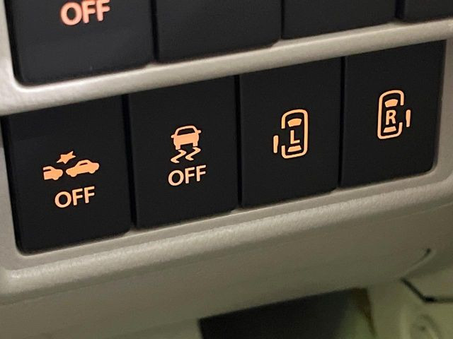 【両側パワースライドドア】スマートキーや運転席のスイッチで後席両側スライドドアの開閉が可能♪電動だから力を入れてドアを開ける必要が無く、小さなお子様でも簡単に開け閉めでき快適です♪