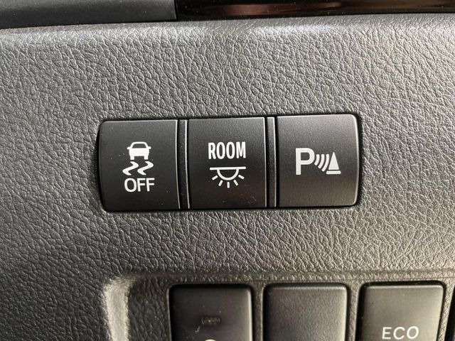 【コーナーセンサー】バンパーに付いたセンサーが障害物を検知!一定の距離に近づくとアラートで教えてくれます♪狭い駐車スペースや車庫入れ時も安心ですね☆