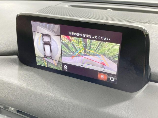 【360°ビューモニター】専用のカメラにより、上から見下ろしたような視点で360度クルマの周囲を確認することができます☆死角部分も確認しやすく、狭い場所での切り返しや駐車もスムーズに行えます。