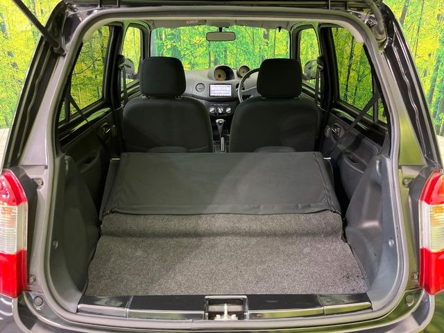 普段のお買い物や通勤、送迎等に十分な荷室スペースを確保しております。セカンドシートを倒すと、大きな荷物の積載も可能です♪