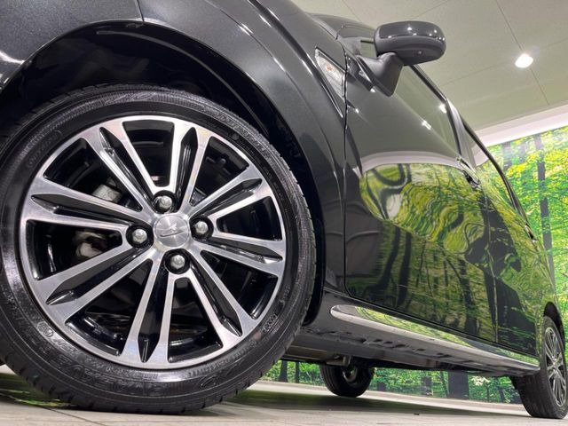 �y����15�C���`�A���~�z�C�[���z�O�ςɃ}�b�`���������A���~�z�C�[���𑕒����Ă���܂��B�e��ЊO�A���~�z�C�[����A�X�^�b�h���X�^�C�����戵�����Ă���܂��B���񂲑��k����������