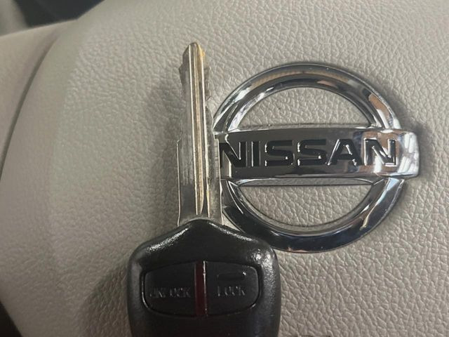 【キーレス】少し離れた場所からでもボタン一つでドアの開錠・施錠ができるのでとっても便利!ドアの鍵穴周りに傷をつけることもありません♪