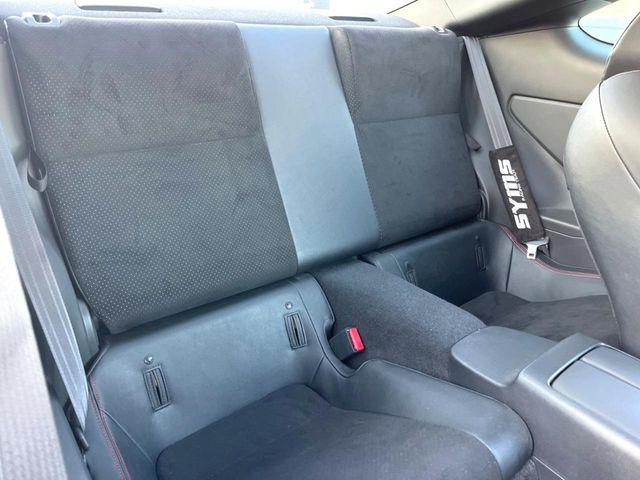 後部座席も気になるようなキズ・汚れやへたり等、大きなダメージはなく、良好な状態です。