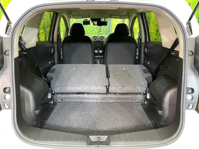 ���i�̂���������ʋ΁A���}���ɏ\���ȉ׎��X�y�[�X���m�ۂ��Ă���܂��B�Z�J���h�V�[�g��|���ƁA�傫�ȉו��̐ύڂ��\�ł���