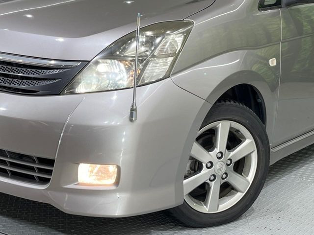 【HIDヘッドライト】非常に明るく前方を照らしてくれるので、悪天候や夜間の走行時も視界良好で安心してお乗りいただけます。