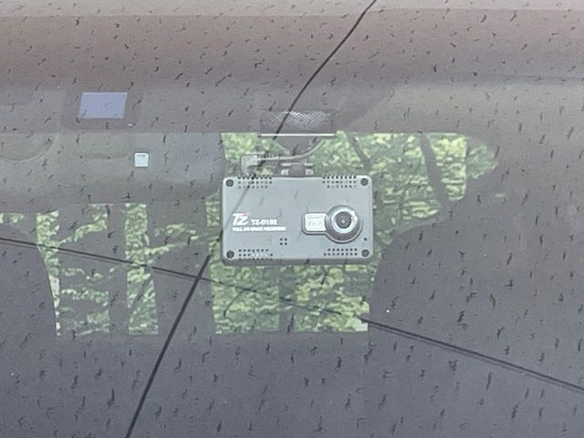 【ドライブレコーダー】安心・安全なカーライフに必須のドライブレコーダーを装備!走行中はもちろん、あおり運転や事故に遭遇した際の状況も映像で記録し、万一のリスクに備えます。