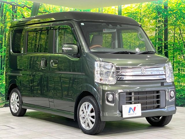 高透明度のガラス皮膜で撥水はもちろん、上質なツヤ・光沢を実現。紫外線や酸性雨から大切な愛車を保護し、色あせ・劣化を防止。「弾スプラッシュコート」、「弾プリミッサコート」からお選びいただけます。